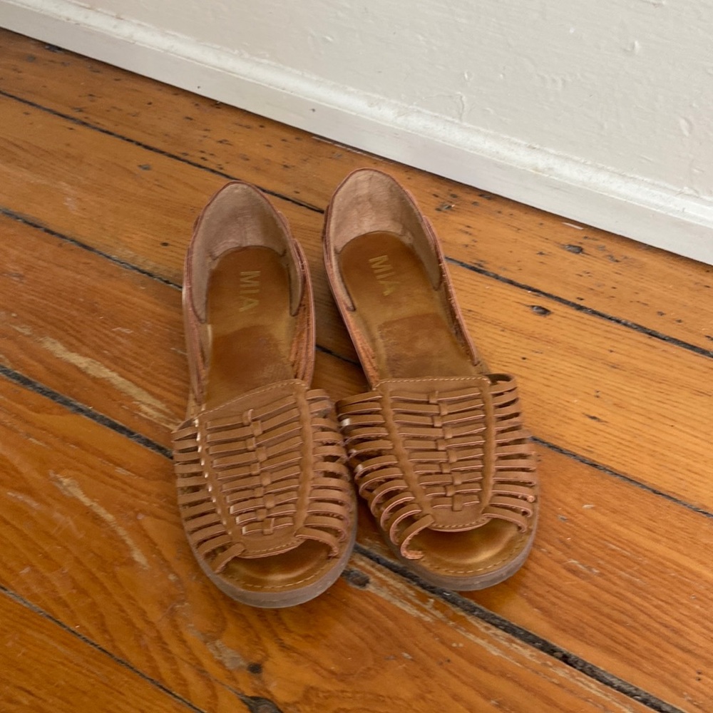 Mia huaraches, size 8